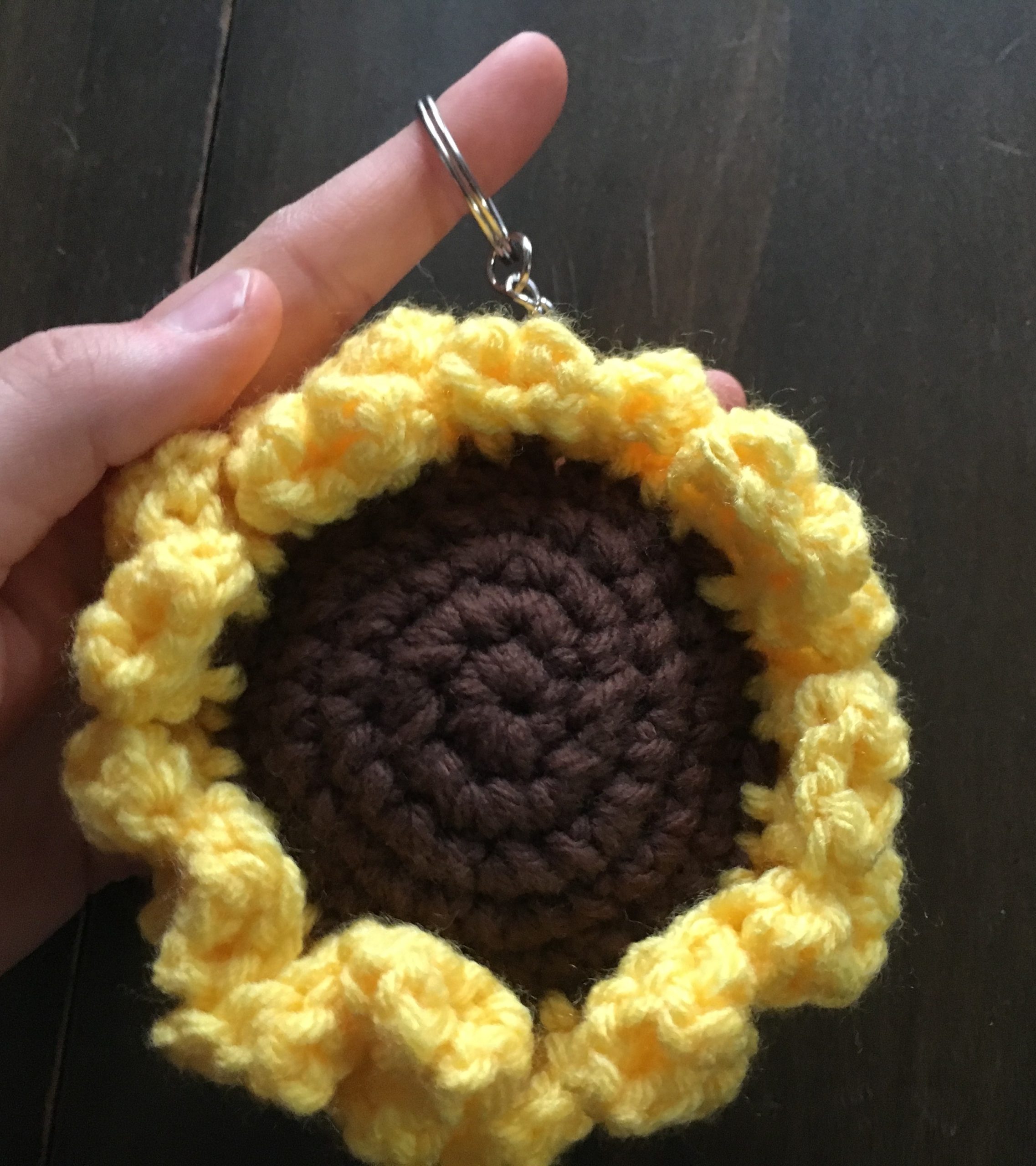 free pattern: crochet sunflower keychain